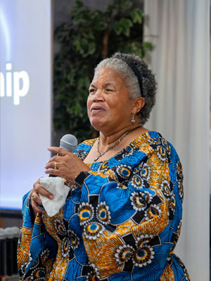Kim Lewis